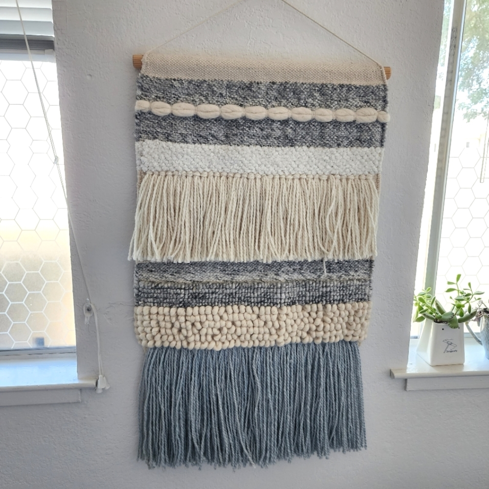 Preowned excellent wall yarn tapestry hanger bohemian 19"Wx32inL ID03